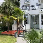 Adonis Hotel