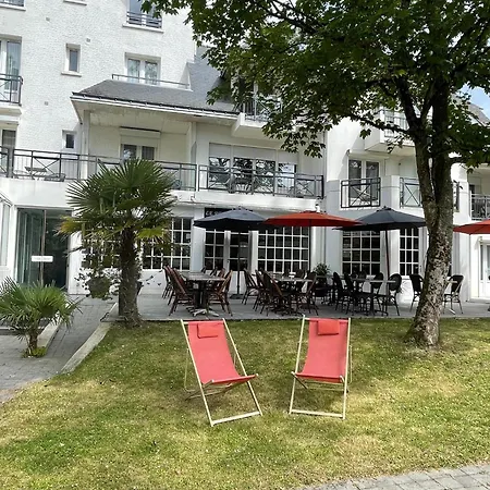 Adonis Hotel *