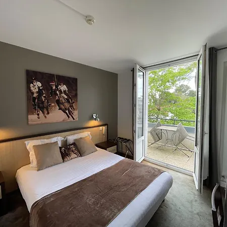 Hotel Adonis *