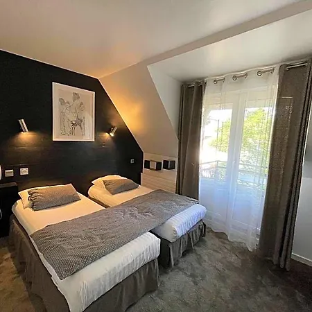 Hotel Adonis *