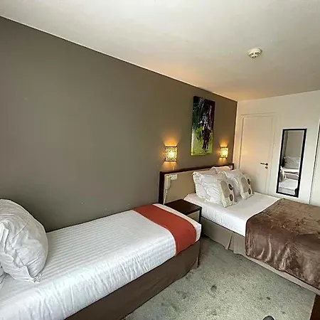 Adonis Hotel