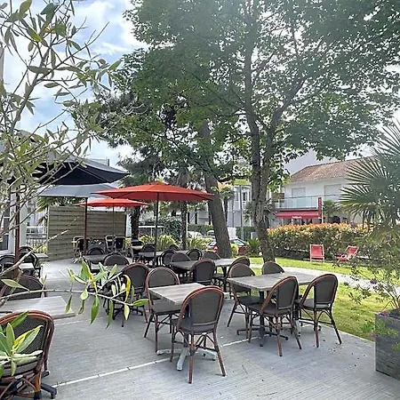 Adonis Hotel